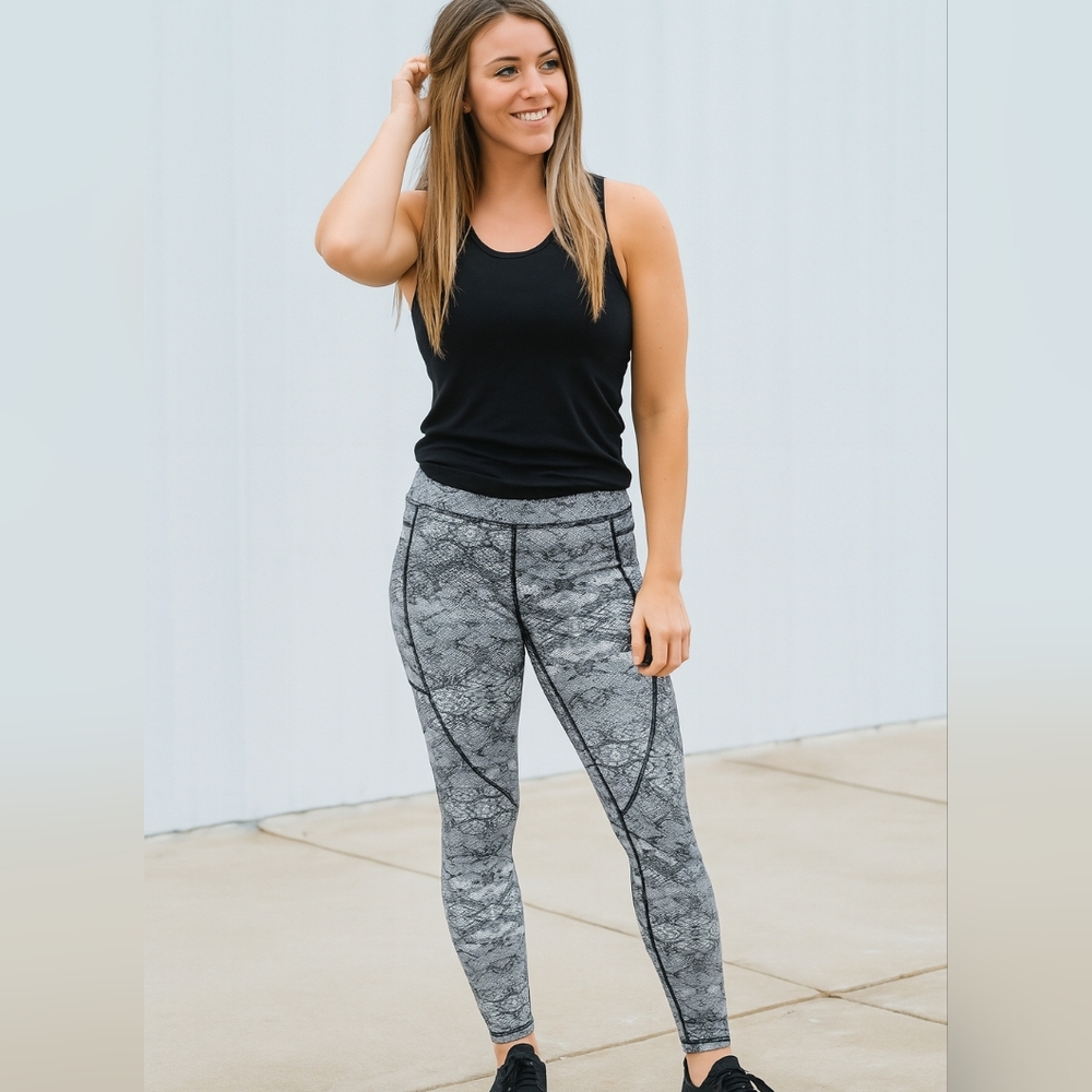 ZYIA‎ Black and White Animal Print Mobwife Active Wear Snakeskin Leggings (#506)
